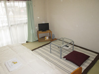 �{�{��Interior Pic. 1